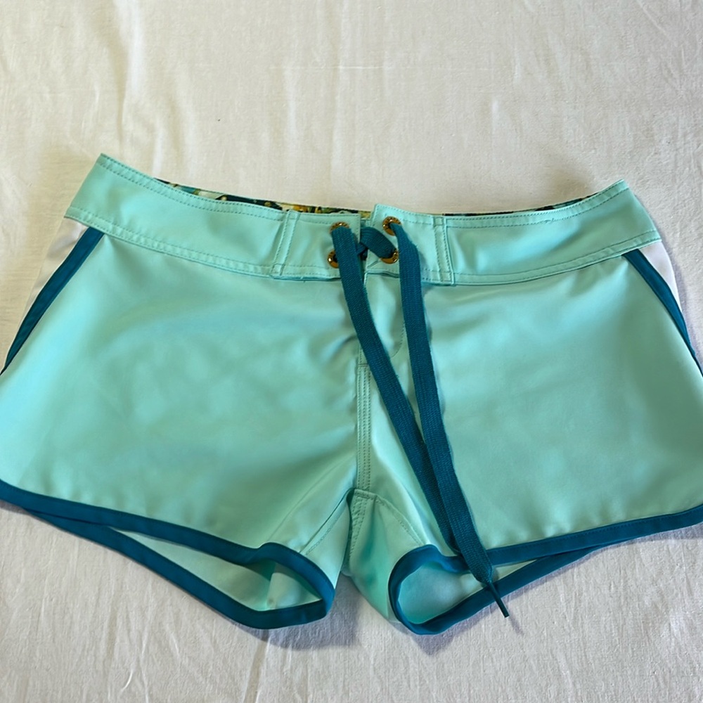 Woman’s The North Face board shorts size 2